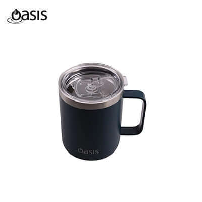 Dark Oasis handled mug viewed from above at an angle, showing its transparent lid, drinking opening and silver-coloured rim