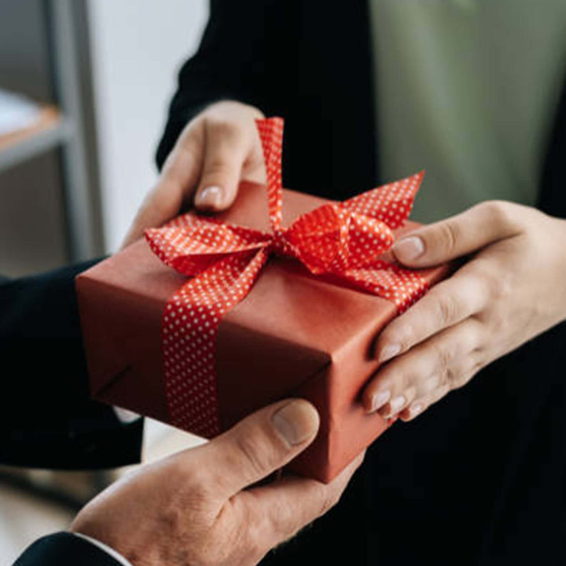 Top 10 Corporate Gifts for a Memorable Closing Deal