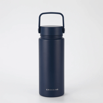 Crossing Urban Ceramic S/S Insulated Flat Cap Bottle With Handle 600ml in sleek navy finish, perfect for daily hydration.
