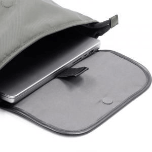 Brand Charger Virtuo AER Backpack compartment showcasing a laptop pocket, designed for modern professionals.